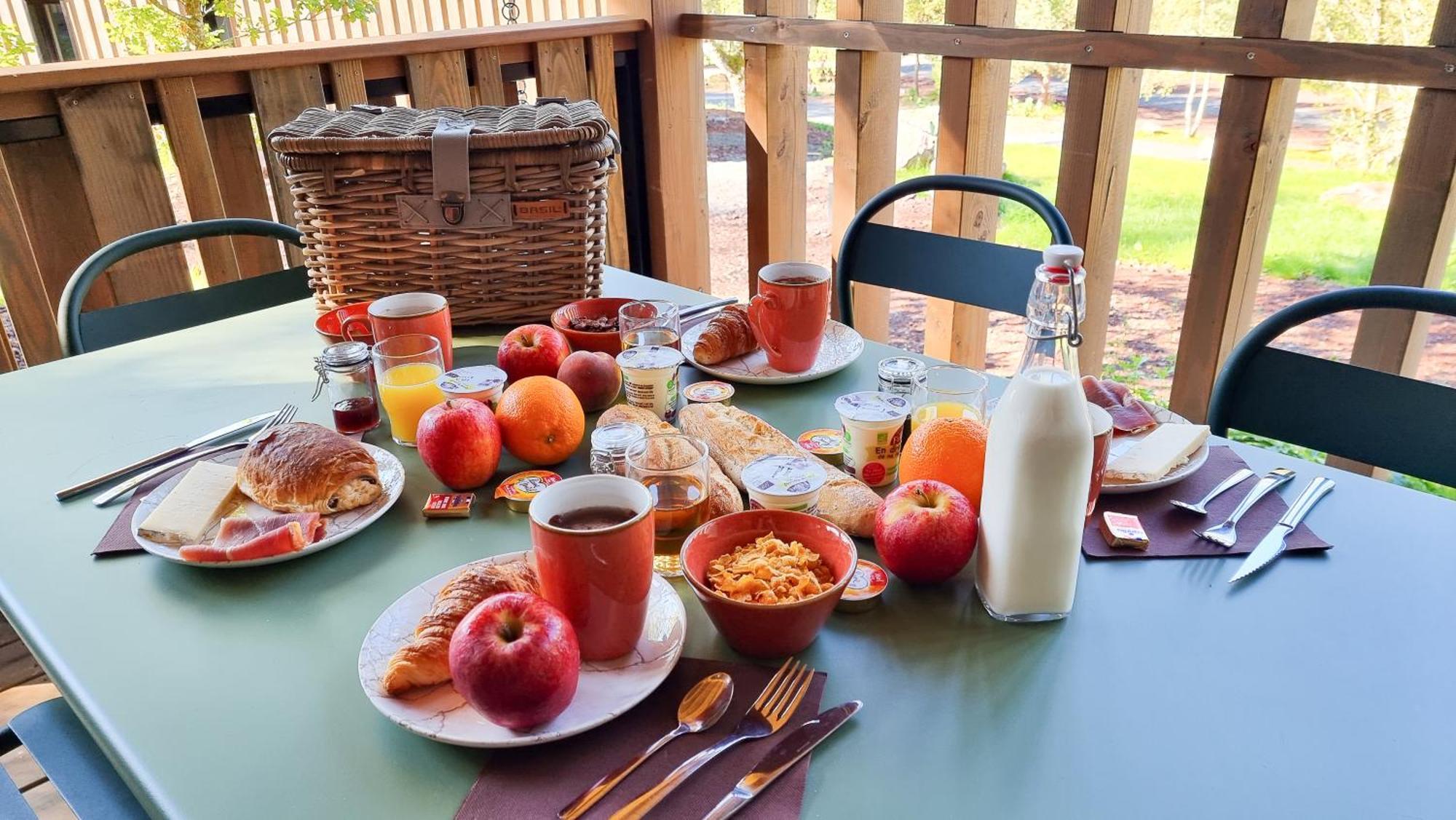 Hotel - Lodges De Lemptegy Saint-Ours  Ngoại thất bức ảnh